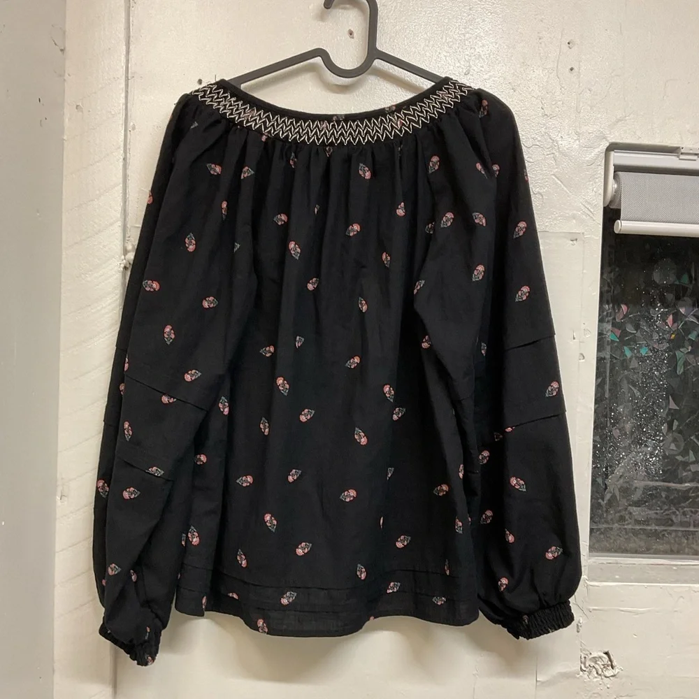 Old Navy  size M Puff-Sleeve Floral Smocked Poet Swing Blouse Top